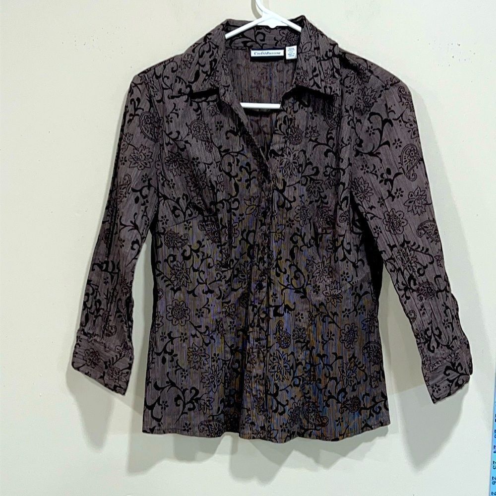 Beautiful Button Down Shirt By Croft & Barrow. Size Medium Petite.